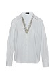 Camisa con cuello V y pedrería