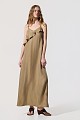 Vestido largo con volantes y tachuelas