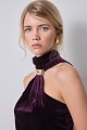 Sleeveless velvet top with hoop
