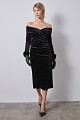 Off-shoulders midi velvet dress