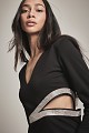 Rochie scurtă cu decupaj și pietricele - Gold label