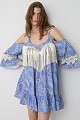Vestido mini estampado con detalles de flecos y volantes