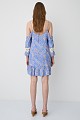 Vestido mini estampado con detalles de flecos y volantes